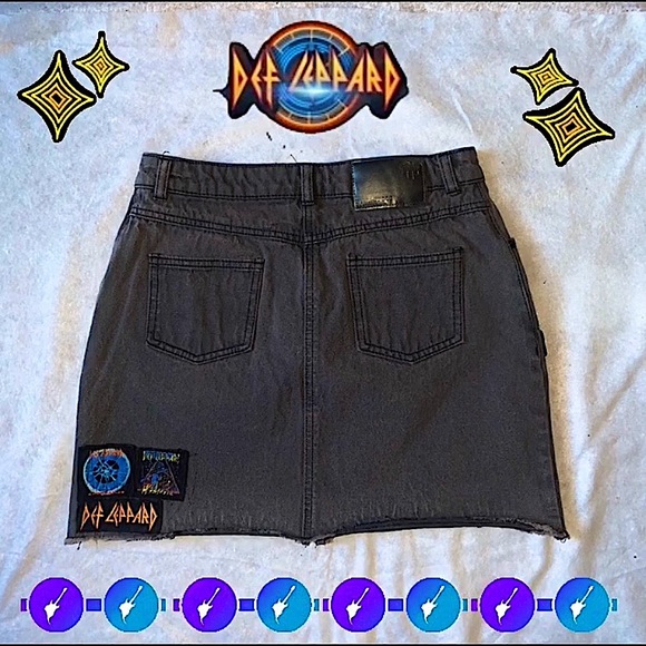 Junk Food Def Leppard Patch Denim Jean Mini Skirt Faded Black Clearance - Picture 2 of 9